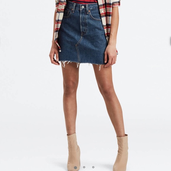 Levi’s High Rise Denim Mini Skirt Deconstructed Iconic Boyfriend Size 25 NWT - Picture 3 of 16